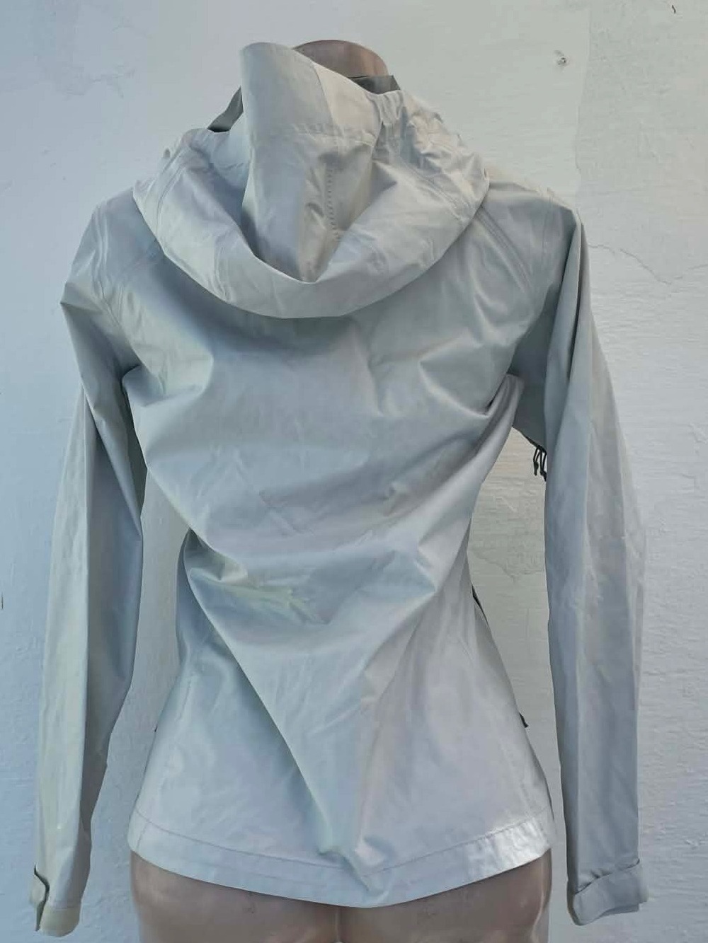 Patagonia Women's Light Gray Hooded Utility Jacket - Picture 3 of 16